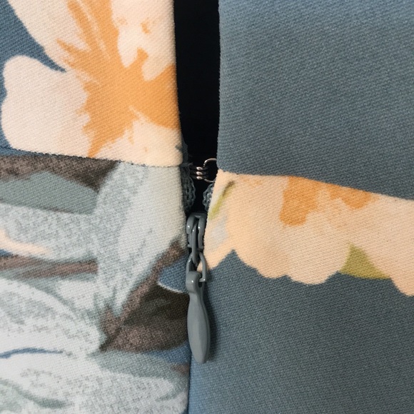 Elegant Teal Floral Maxi Dress; Front Slit; Fully Lined; Keyhole in Back; Sz 2 - Picture 8 of 15